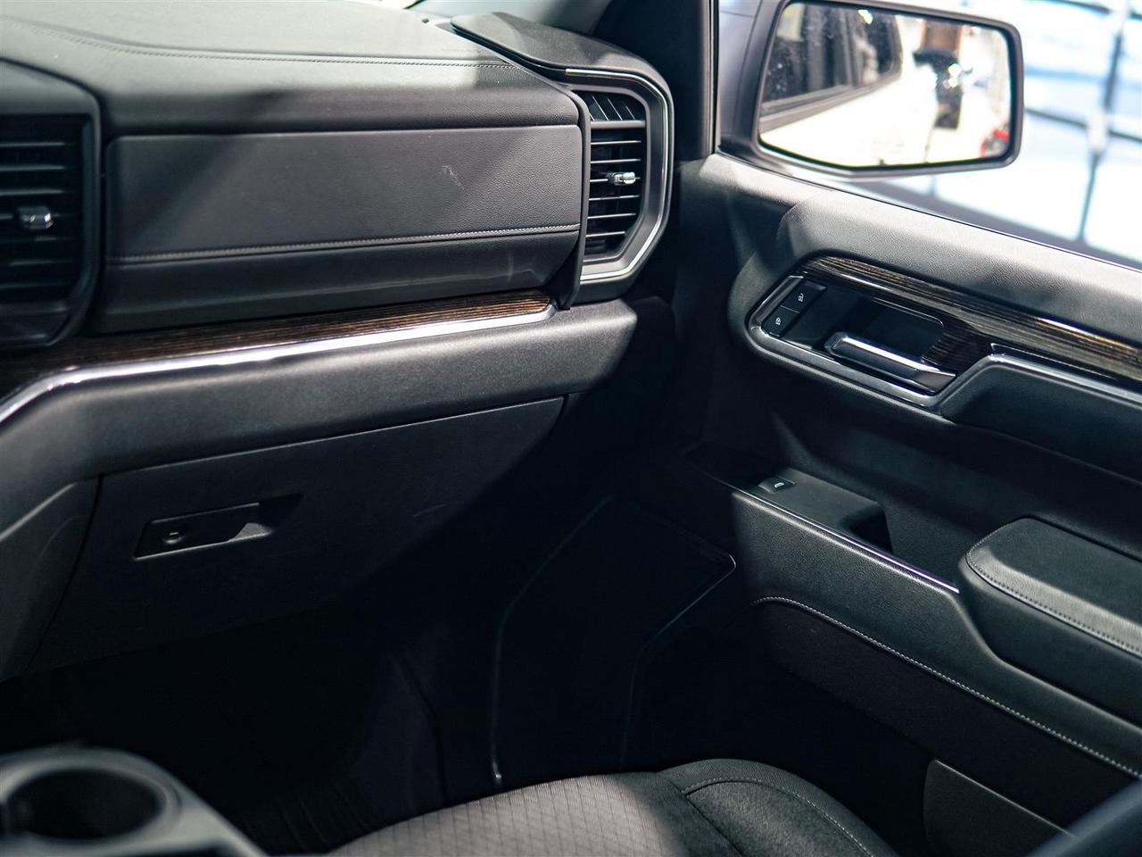 2024 GMC Sierra 1500 ELEVATION CREW CAB | 4X4 | NO ACCIDENTS | ONE OWNER Photo