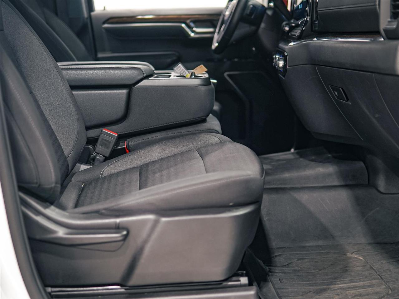 2024 GMC Sierra 1500 ELEVATION CREW CAB | 4X4 | NO ACCIDENTS | ONE OWNER Photo