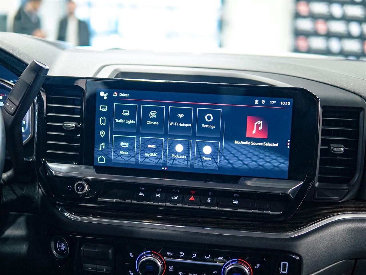 2024 GMC Sierra 1500 ELEVATION CREW CAB | 4X4 | NO ACCIDENTS | ONE OWNER Photo