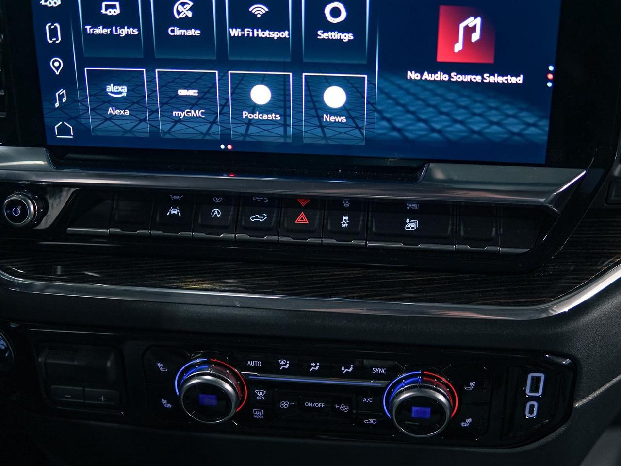 2024 GMC Sierra 1500 ELEVATION CREW CAB | 4X4 | NO ACCIDENTS | ONE OWNER Photo