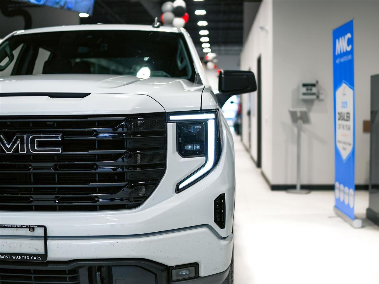 2024 GMC Sierra 1500 ELEVATION CREW CAB | 4X4 | NO ACCIDENTS | ONE OWNER Photo