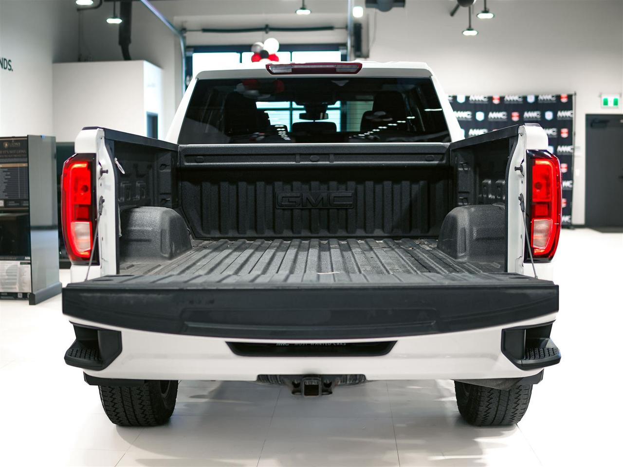 2024 GMC Sierra 1500 ELEVATION CREW CAB | 4X4 | NO ACCIDENTS | ONE OWNER Photo