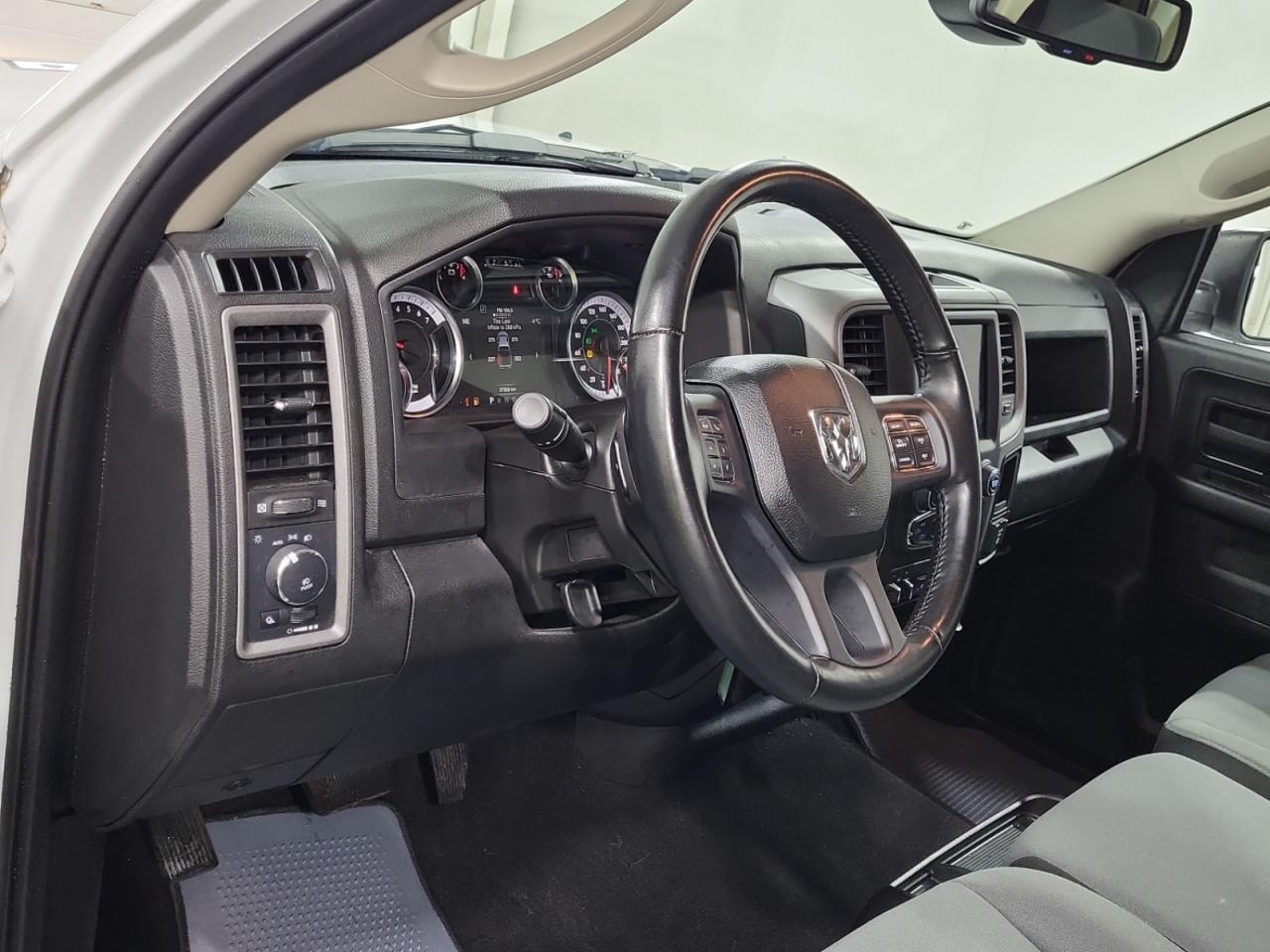 2022 RAM 1500 Classic EXPRESS CREW CAB 4X4 | 5.7 HEMI | NIGHT PKG | SUB ZERO Photo