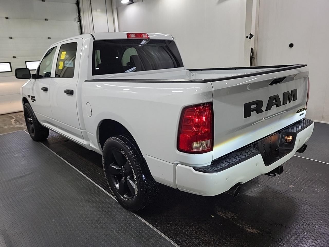 2022 RAM 1500 Classic EXPRESS CREW CAB 4X4 | 5.7 HEMI | NIGHT PKG | SUB ZERO Photo