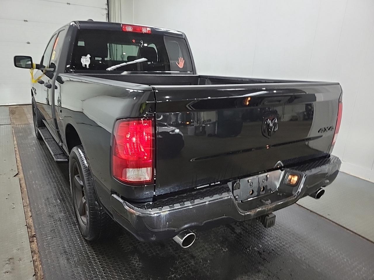 2019 RAM 1500 Classic EXPRESS | 4X4 | 5.7 HEMI | BLACK PKG | SOUND PKG Photo