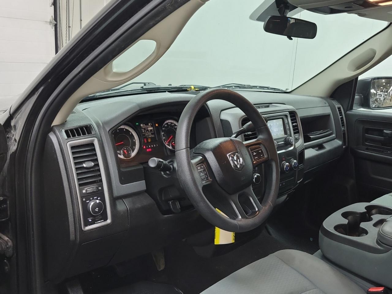 2019 RAM 1500 Classic EXPRESS | 4X4 | 5.7 HEMI | BLACK PKG | SOUND PKG Photo