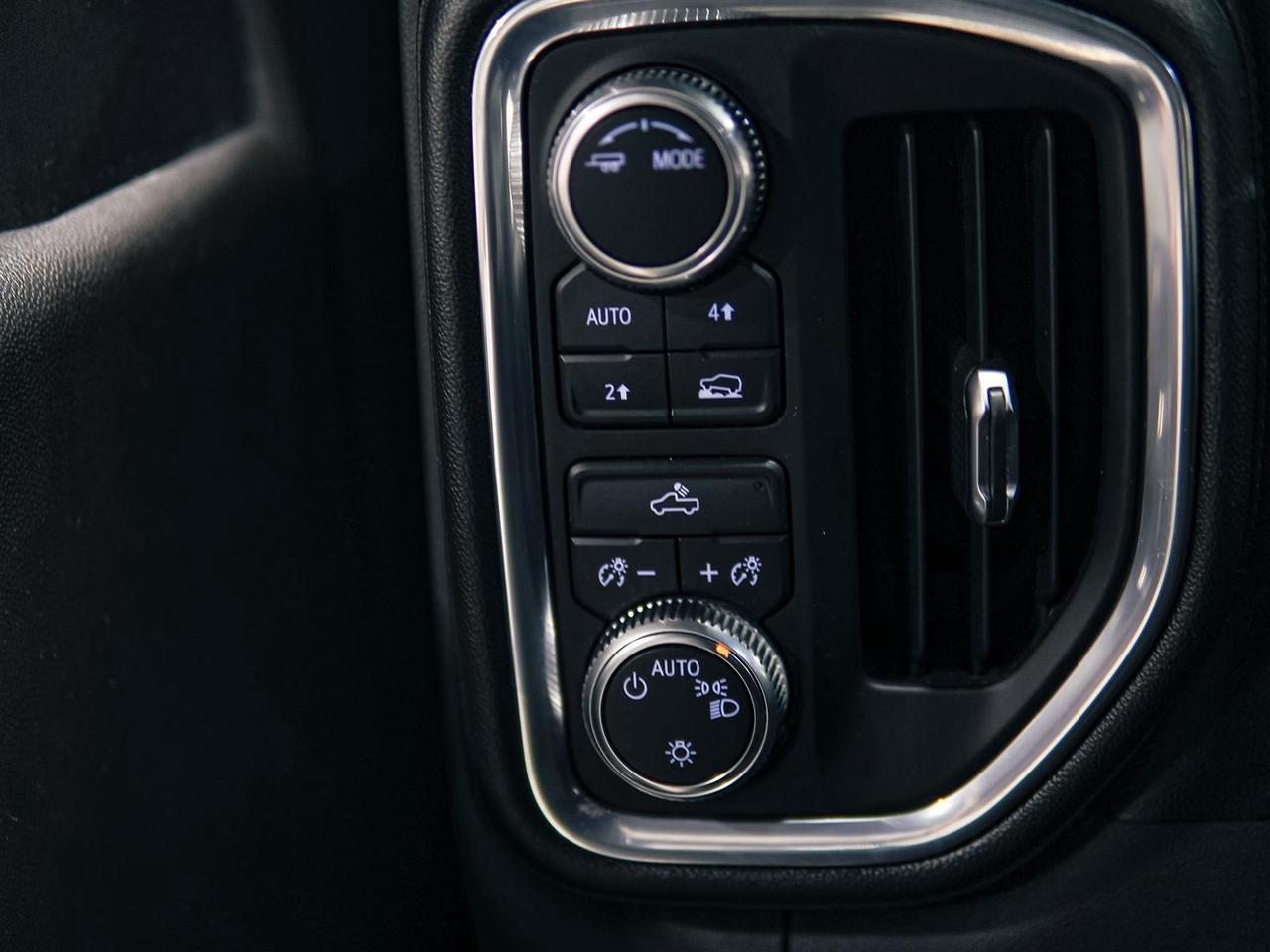 2021 GMC Sierra 1500 SLE CREW CAB 4WD | NO ACCIDENTS | BED LINER | TONNEAU COVER Photo