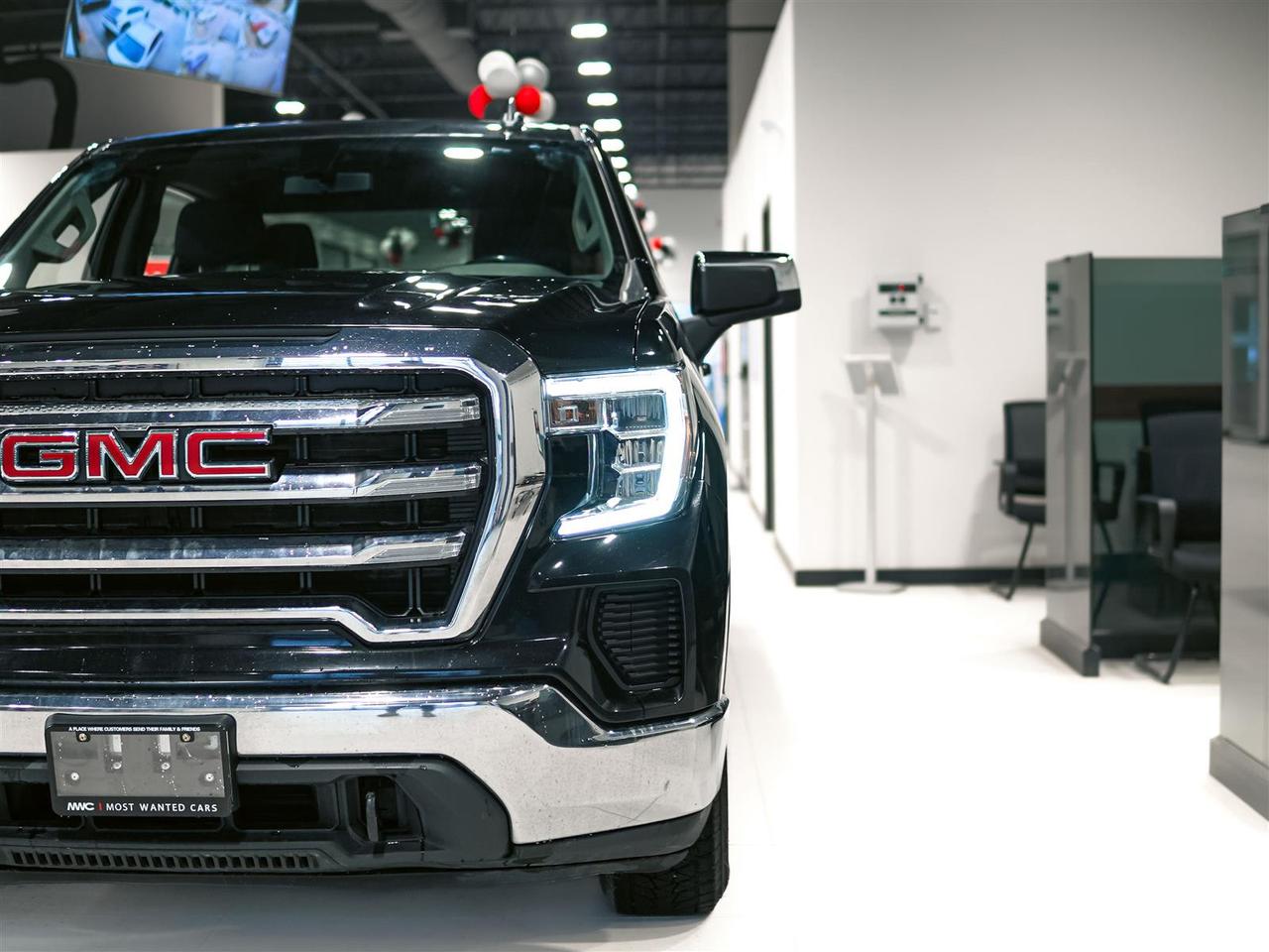 2021 GMC Sierra 1500 SLE CREW CAB 4WD | NO ACCIDENTS | BED LINER | TONNEAU COVER Photo