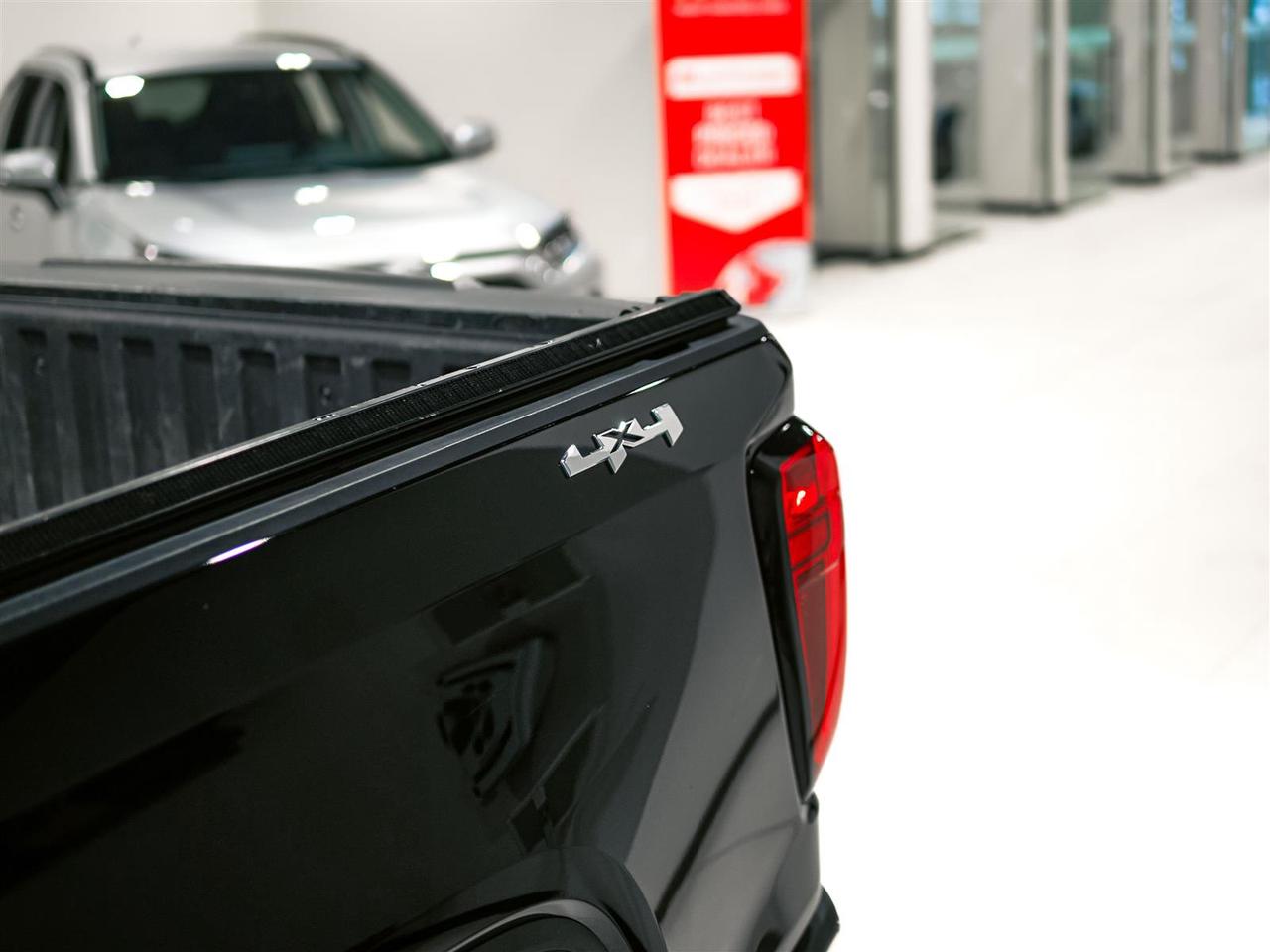 2021 GMC Sierra 1500 SLE CREW CAB 4WD | NO ACCIDENTS | BED LINER | TONNEAU COVER Photo