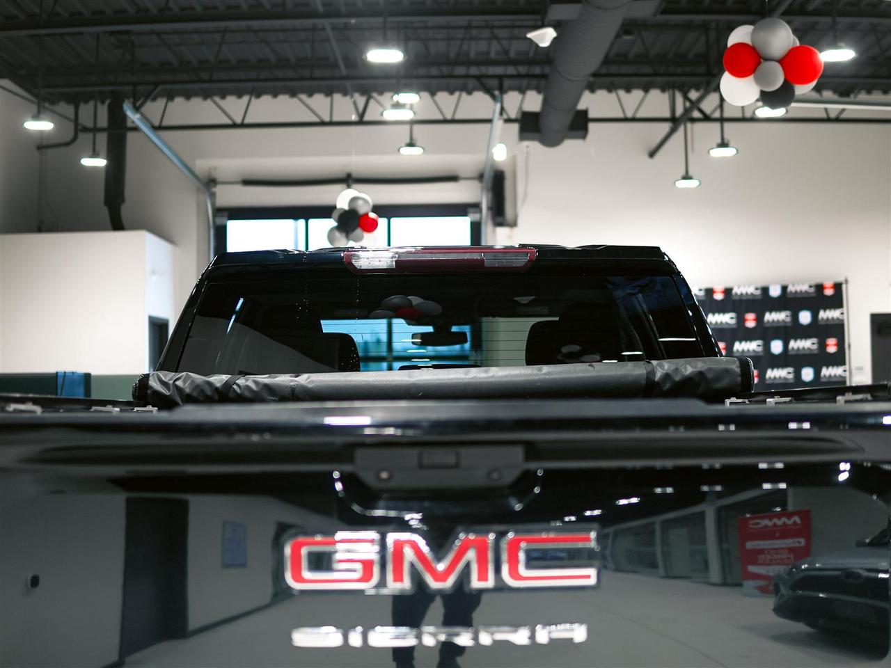 2021 GMC Sierra 1500 SLE CREW CAB 4WD | NO ACCIDENTS | BED LINER | TONNEAU COVER Photo