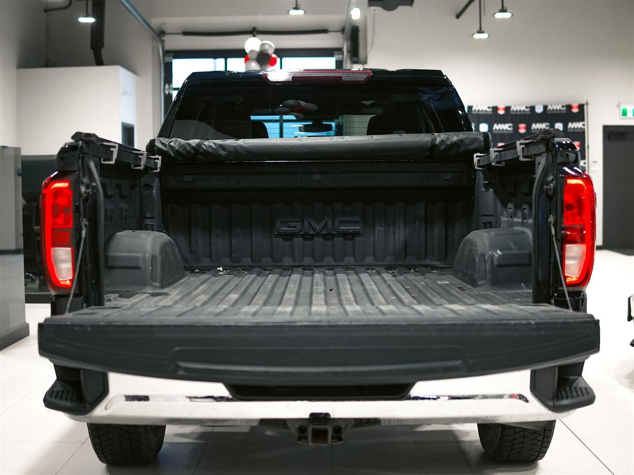 2021 GMC Sierra 1500 SLE CREW CAB 4WD | NO ACCIDENTS | BED LINER | TONNEAU COVER Photo