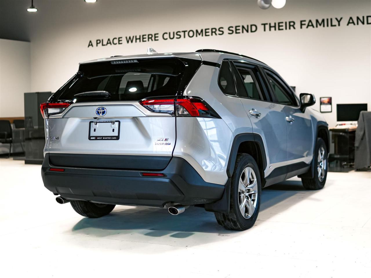 2024 Toyota RAV4 Hybrid HYBRID XLE | NO ACCIDENTS | ONE OWNER Photo
