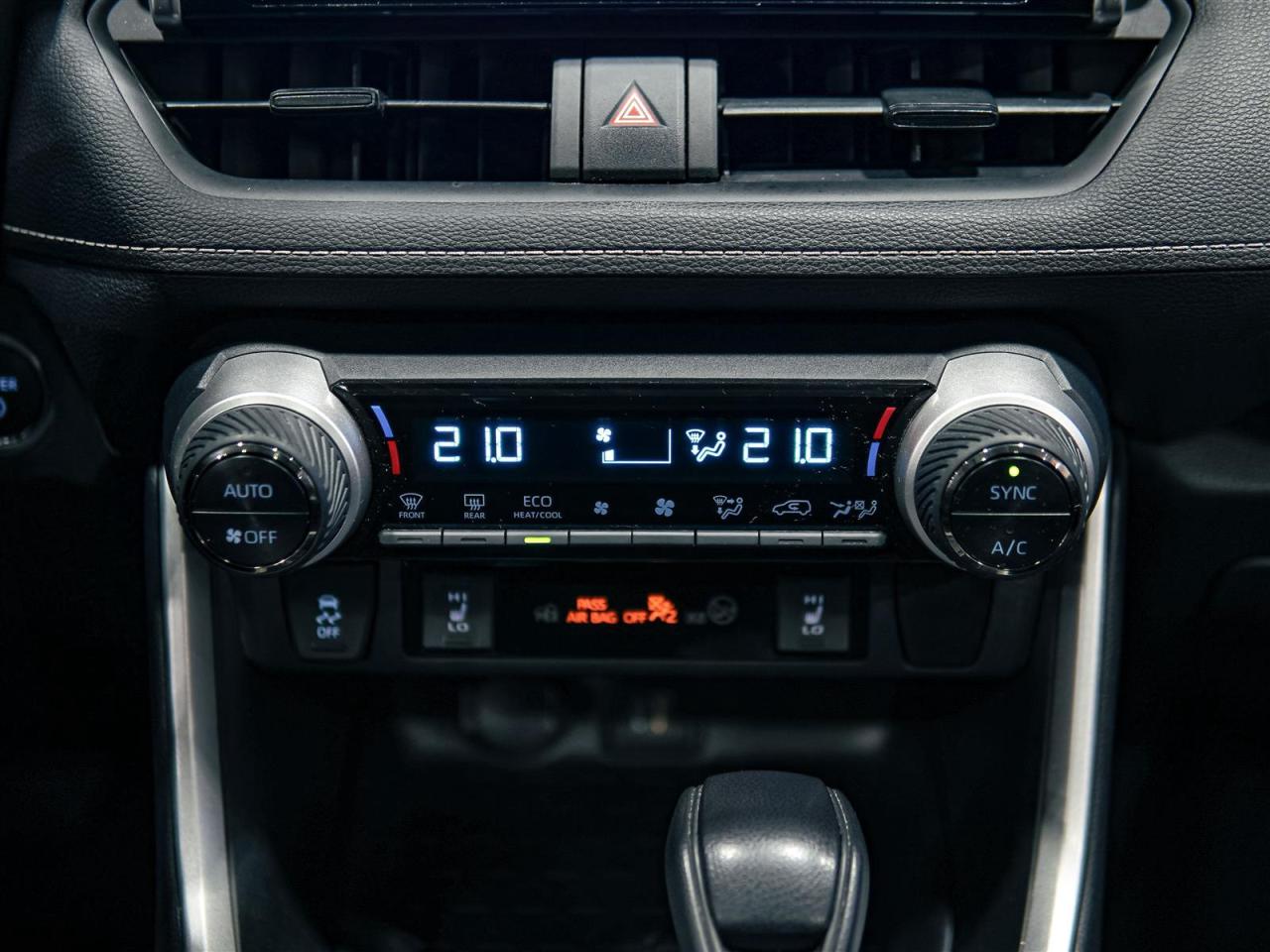 2024 Toyota RAV4 Hybrid HYBRID XLE | NO ACCIDENTS | ONE OWNER Photo