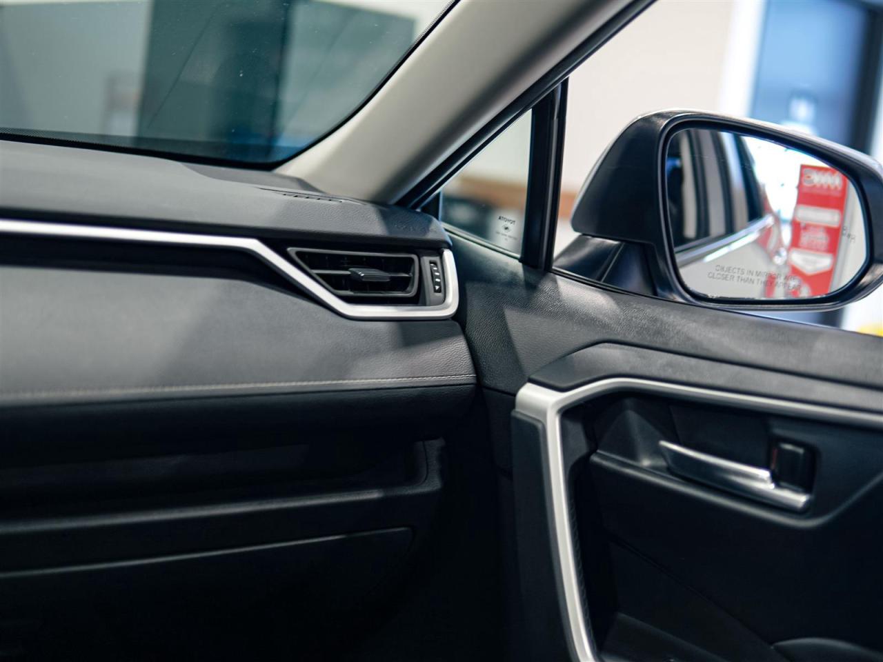 2024 Toyota RAV4 Hybrid HYBRID XLE | NO ACCIDENTS | ONE OWNER Photo