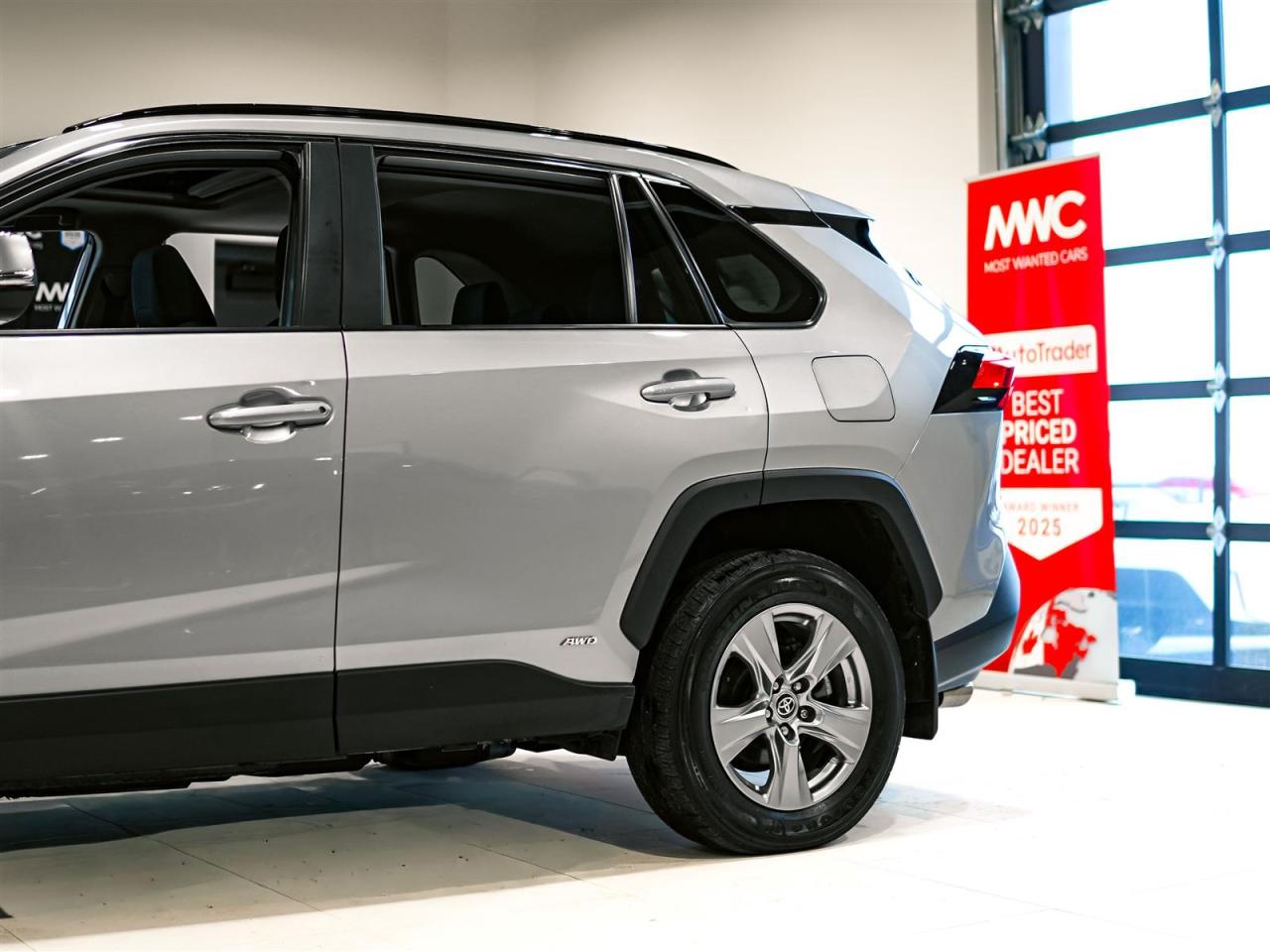 2024 Toyota RAV4 Hybrid HYBRID XLE | NO ACCIDENTS | ONE OWNER Photo