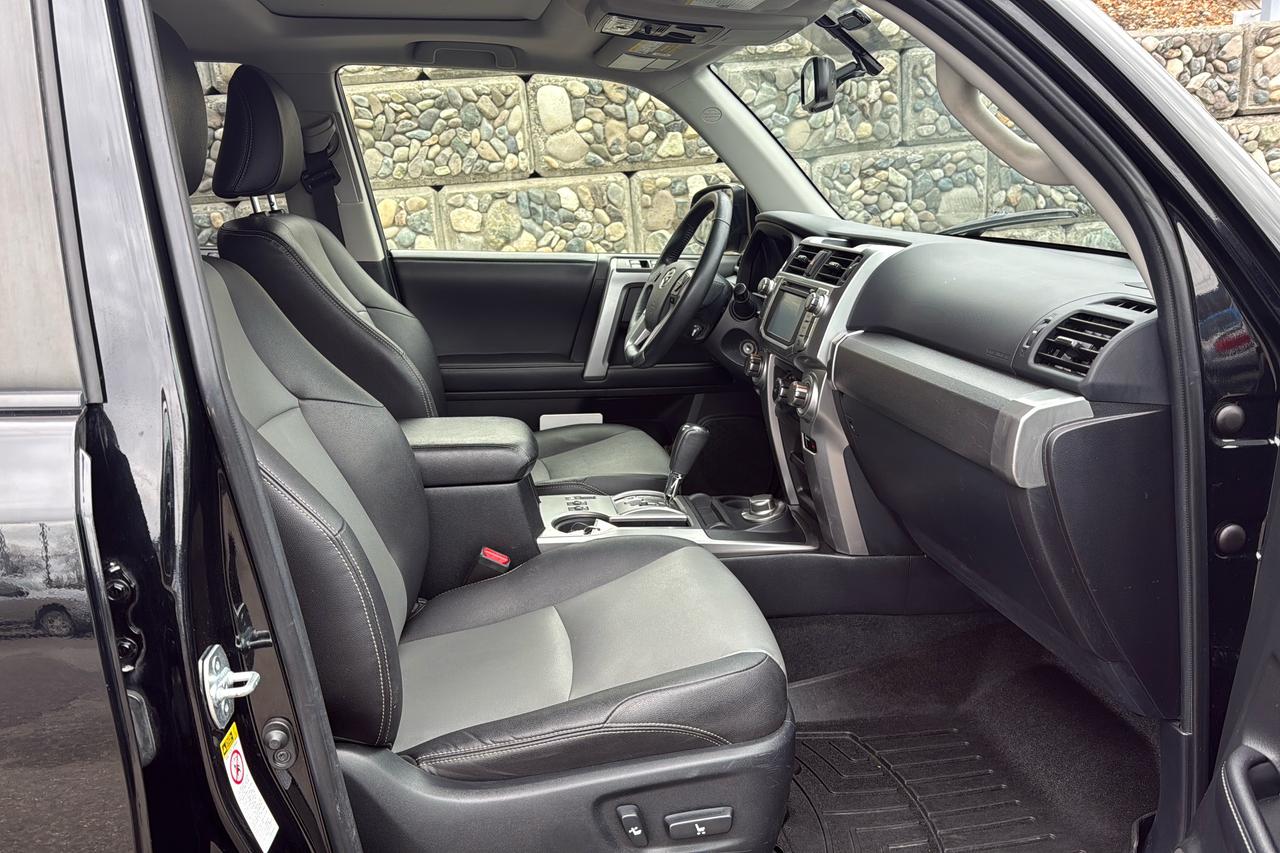 2017 Toyota 4Runner SR5 Premium Photo