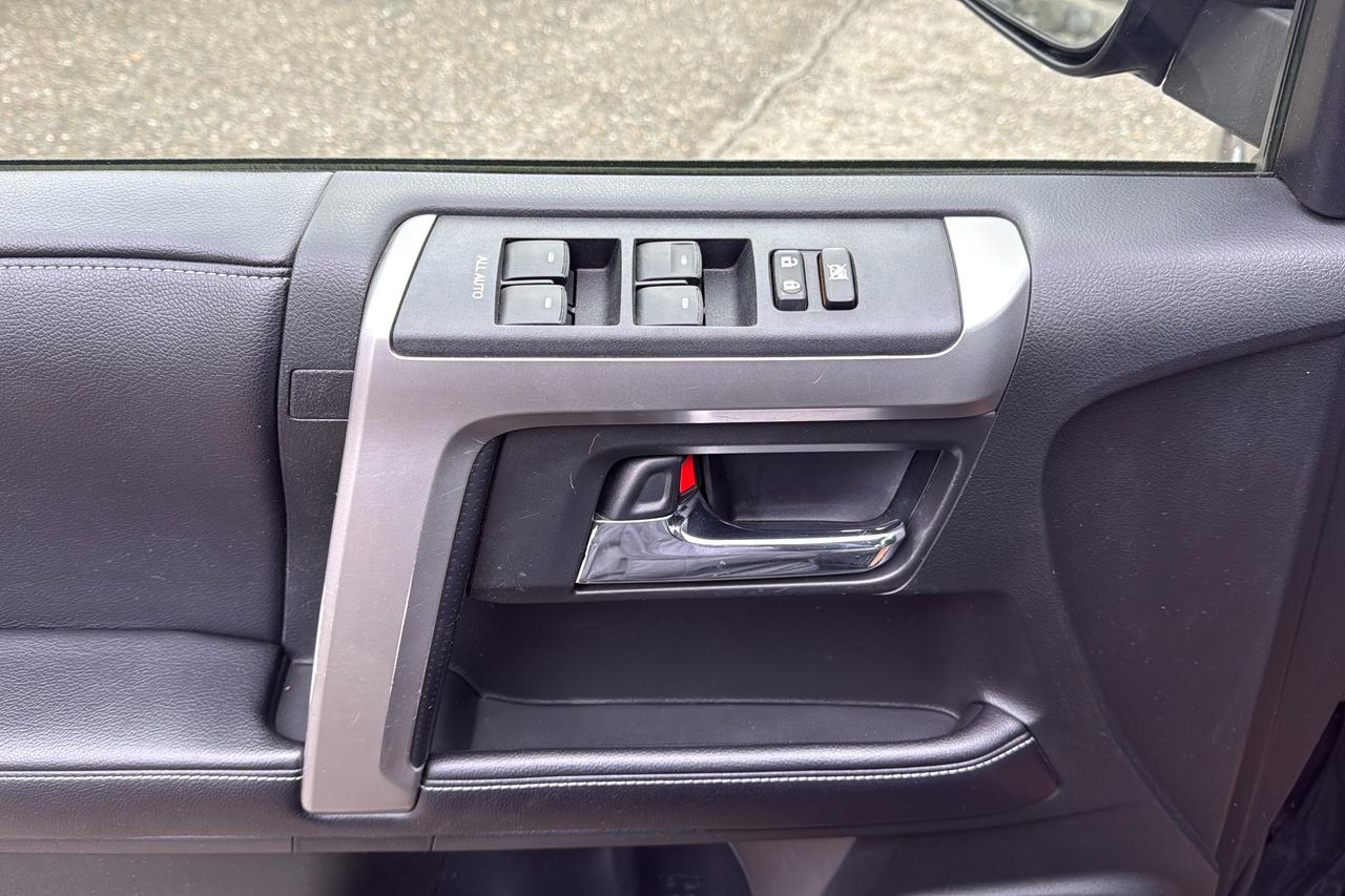 2017 Toyota 4Runner SR5 Premium Photo