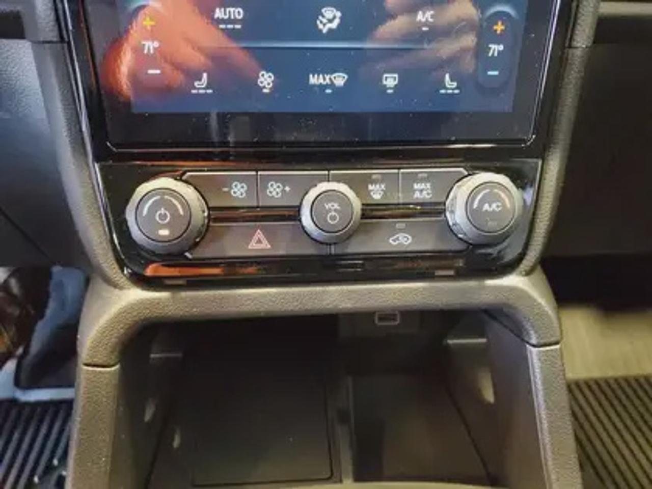 13700078