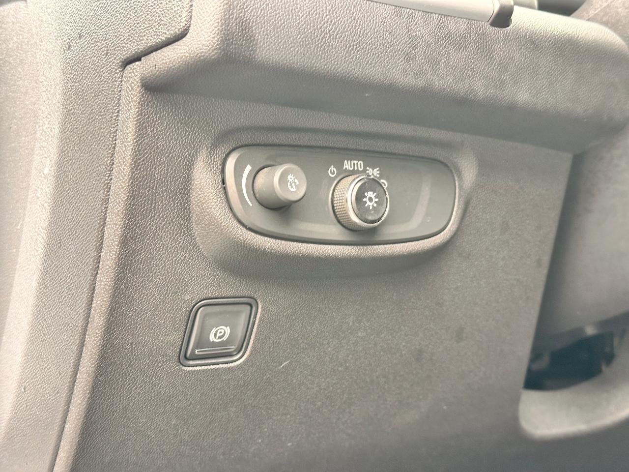 2023 GMC Terrain AWD, FULLY FINANCEABLE, HEATED SEATS, WARRANTY AVA Photo