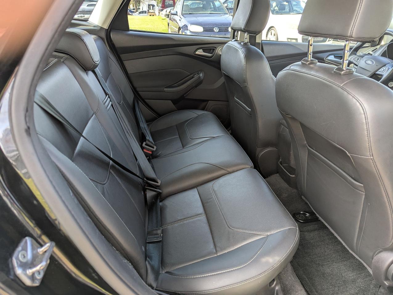 2015 Ford Focus "Like NEW low PRICE" certified + FREE 6M warranty Photo