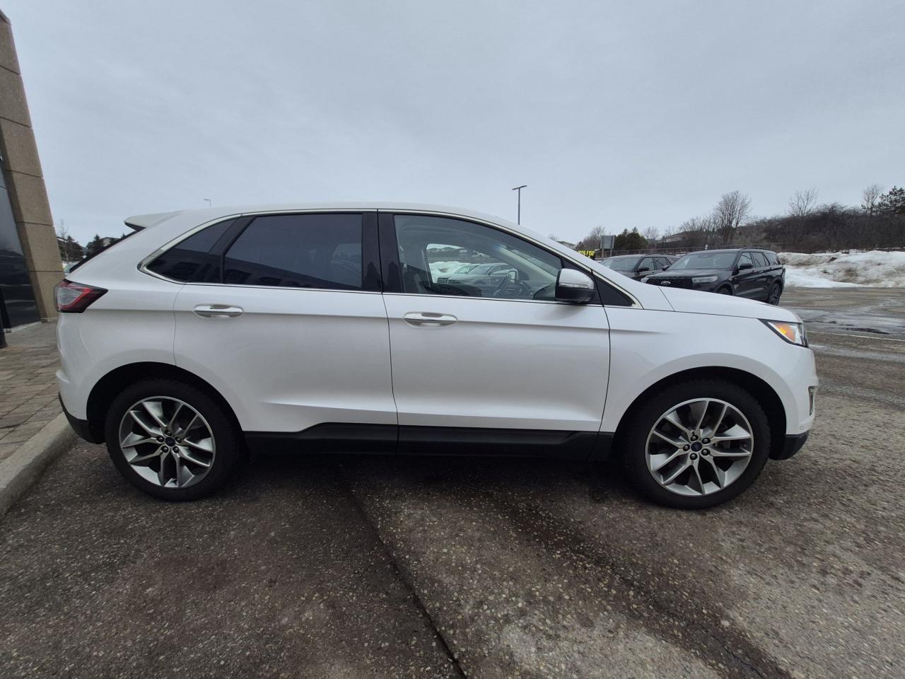2017 Ford Edge Titanium - AWD Photo2