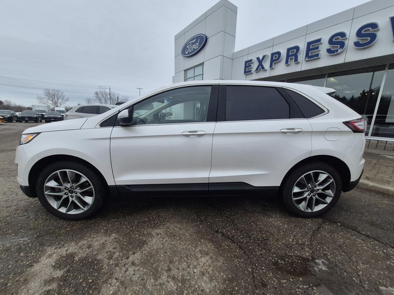 2017 Ford Edge Titanium - AWD Photo4
