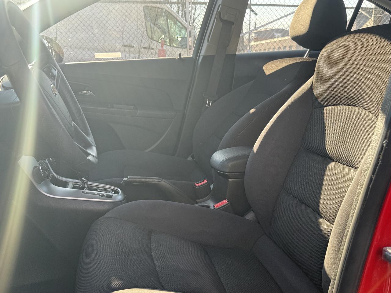 2015 Chevrolet Cruze 1LT Photo