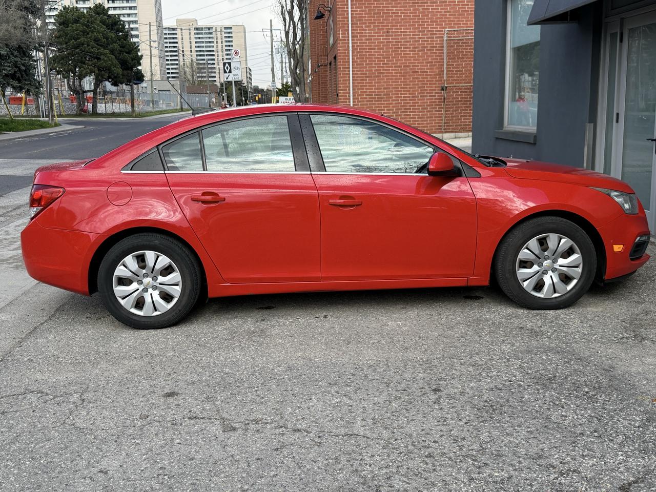 2015 Chevrolet Cruze 4dr Sdn 1LT Photo3