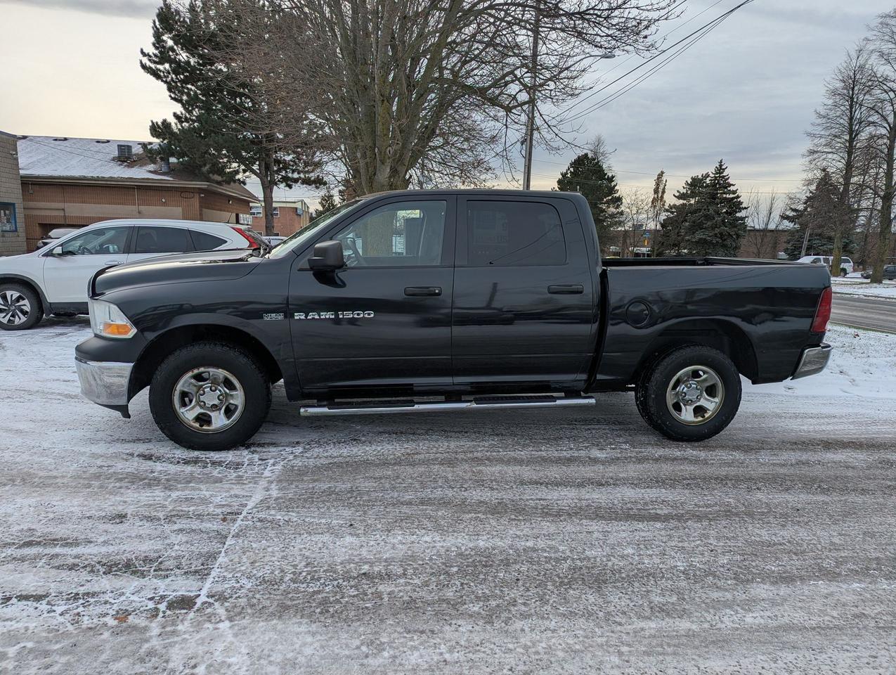 2011 RAM 1500 "One OWNER 4X4" certified + FREE 6M warranty Photo3