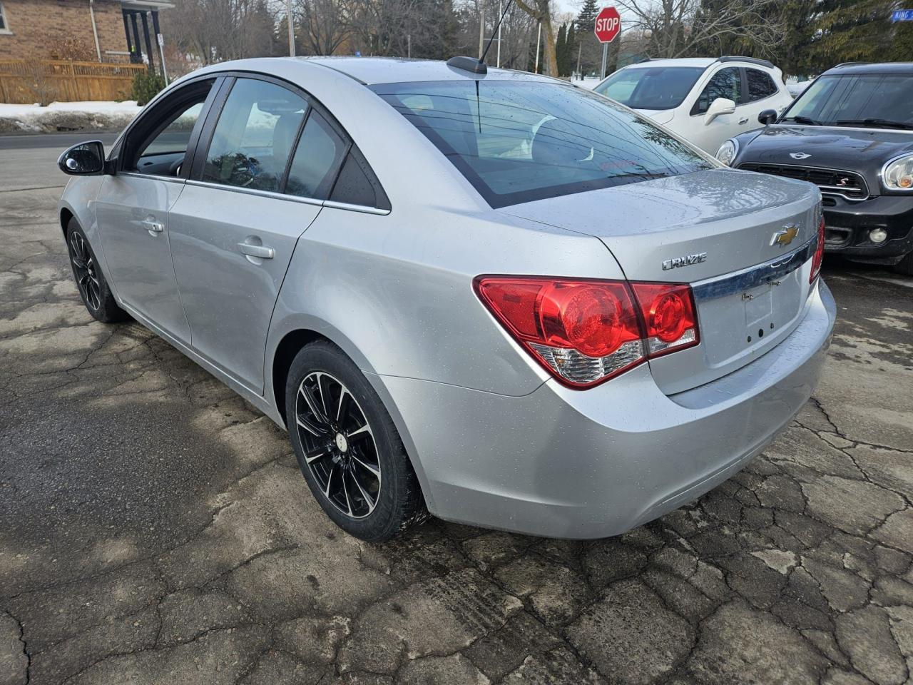 2016 Chevrolet Cruze LT Photo4