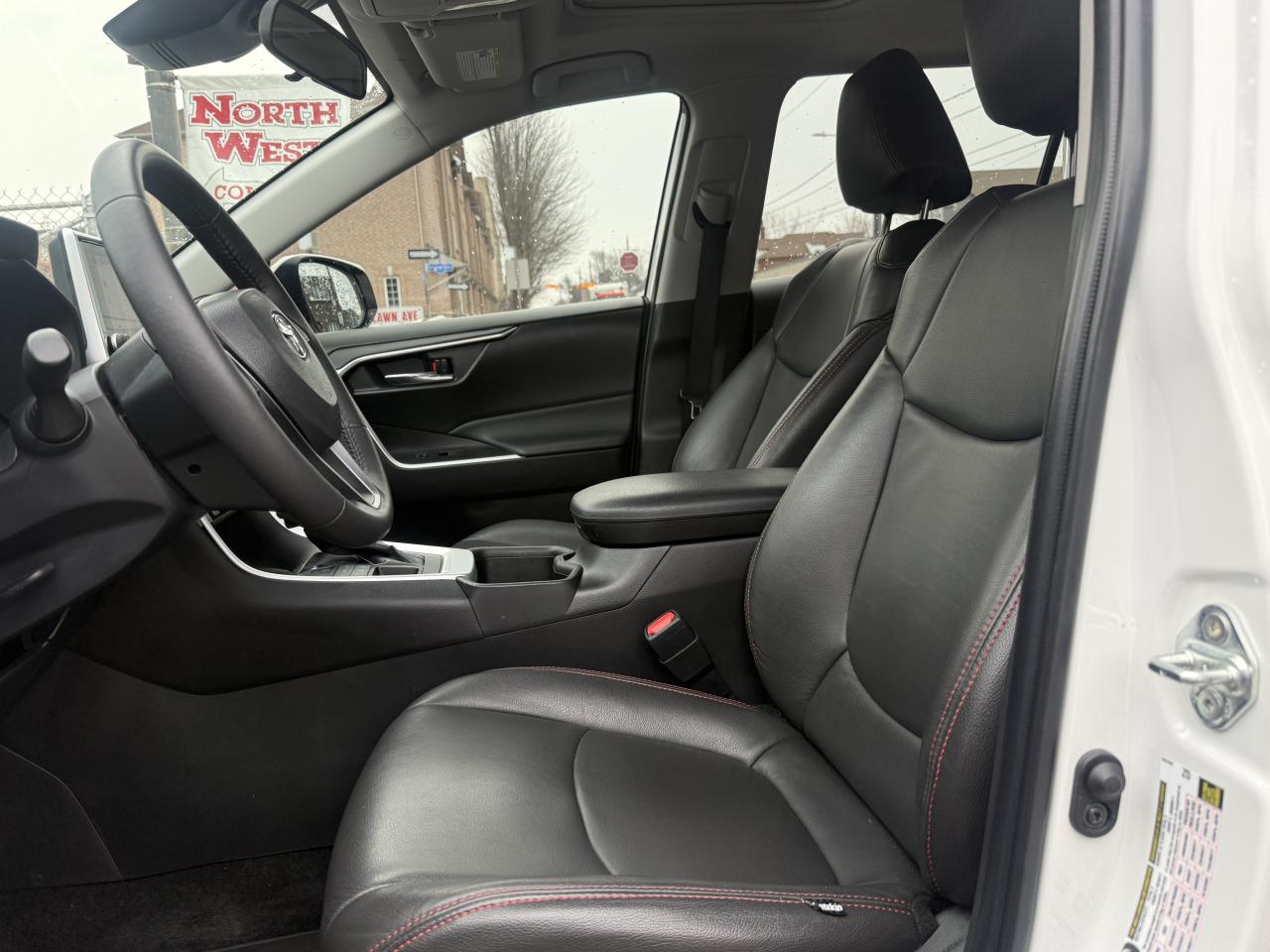 2023 Toyota RAV4 XLE Photo