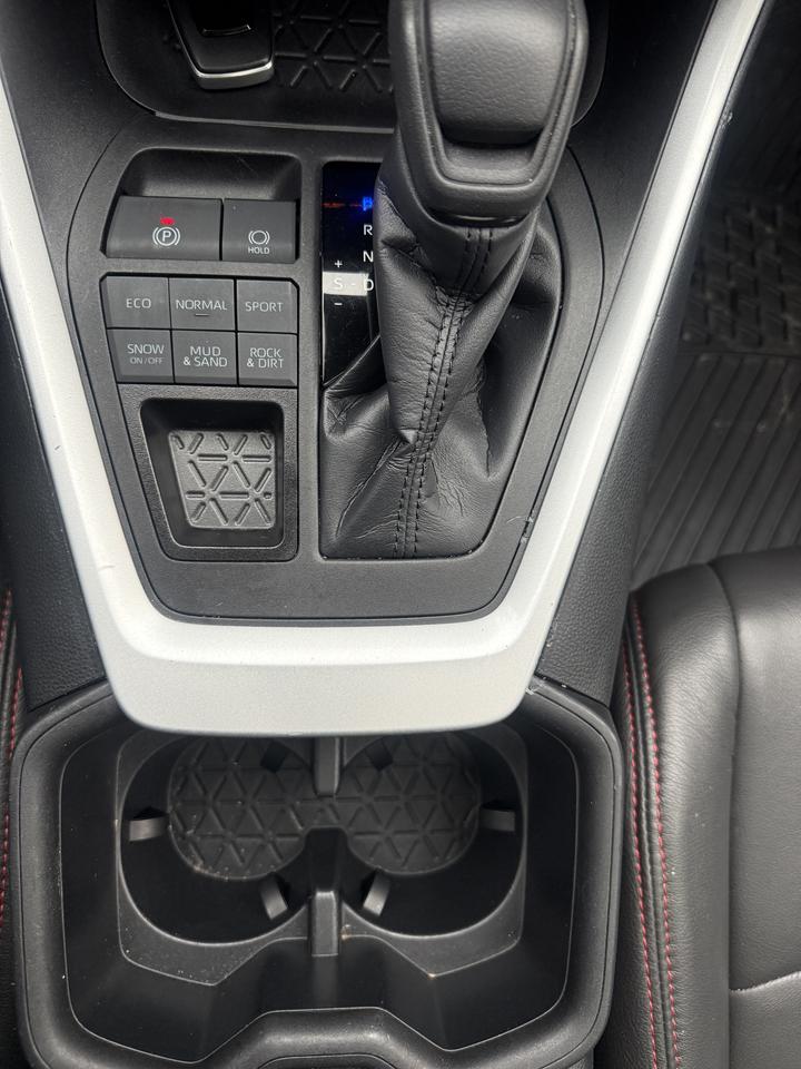 2023 Toyota RAV4 XLE Photo