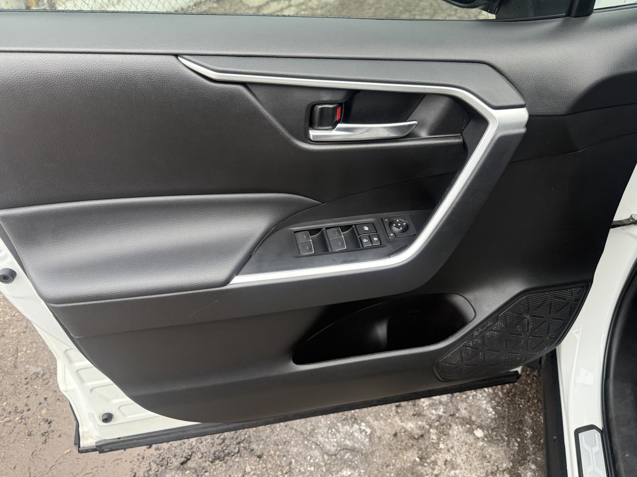 2023 Toyota RAV4 XLE Photo