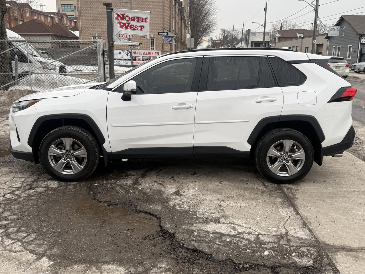 2023 Toyota RAV4 XLE Photo