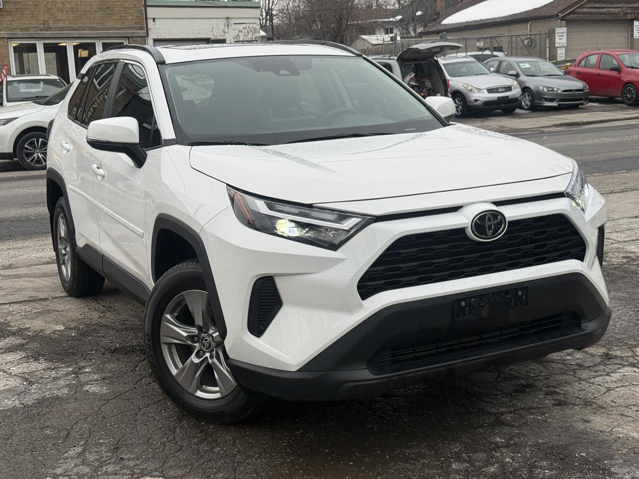 2023 Toyota RAV4 XLE Photo2
