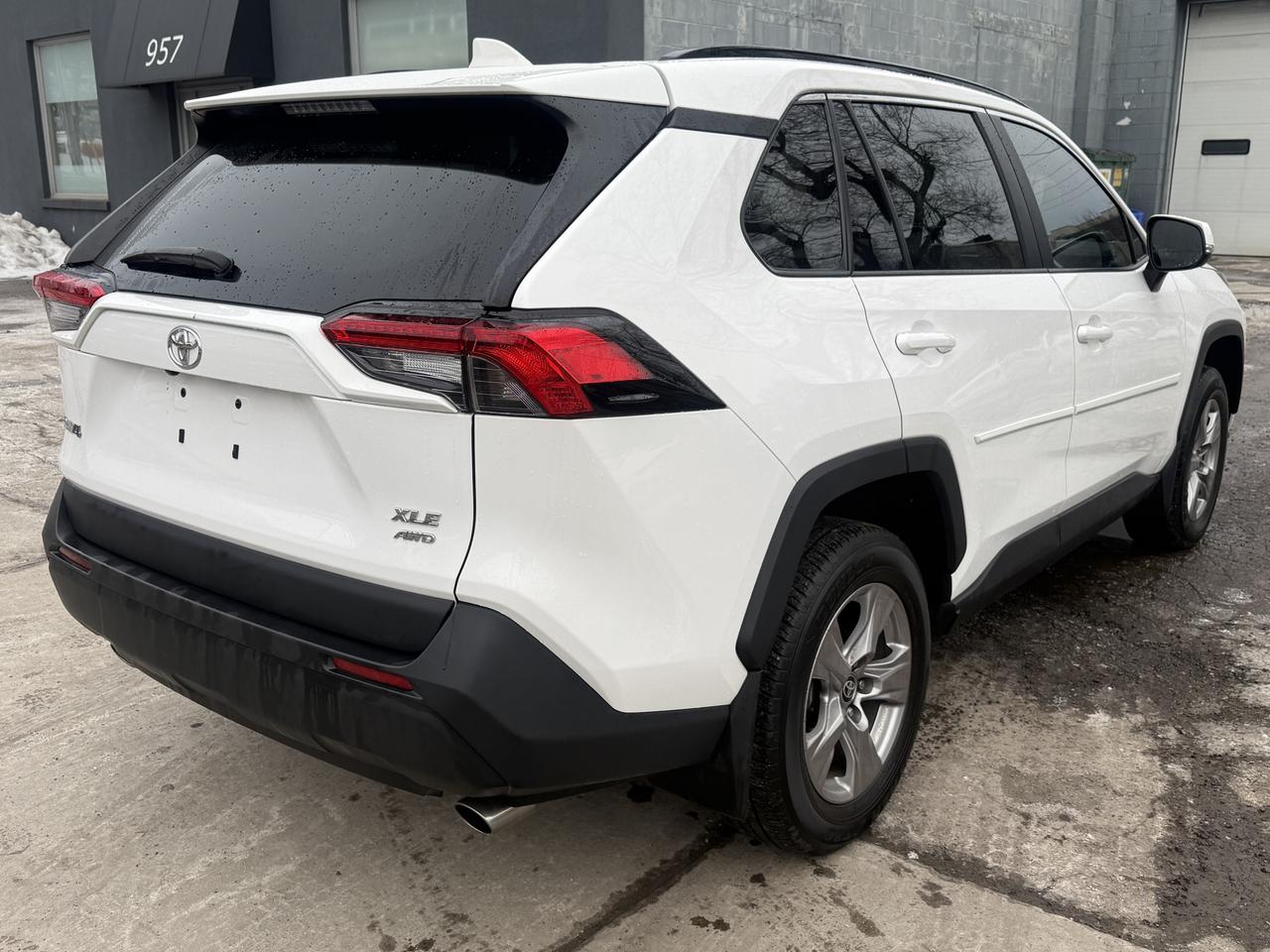 2023 Toyota RAV4 XLE Photo