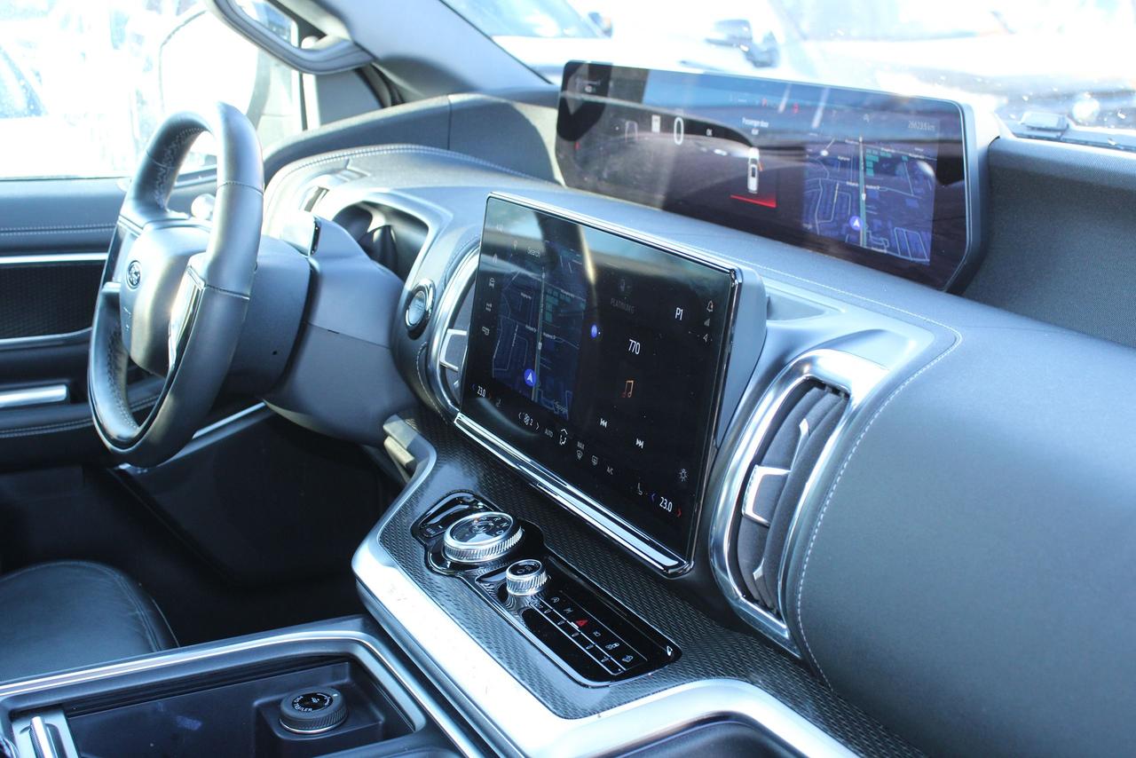 2025 Ford Expedition Platinum Photo