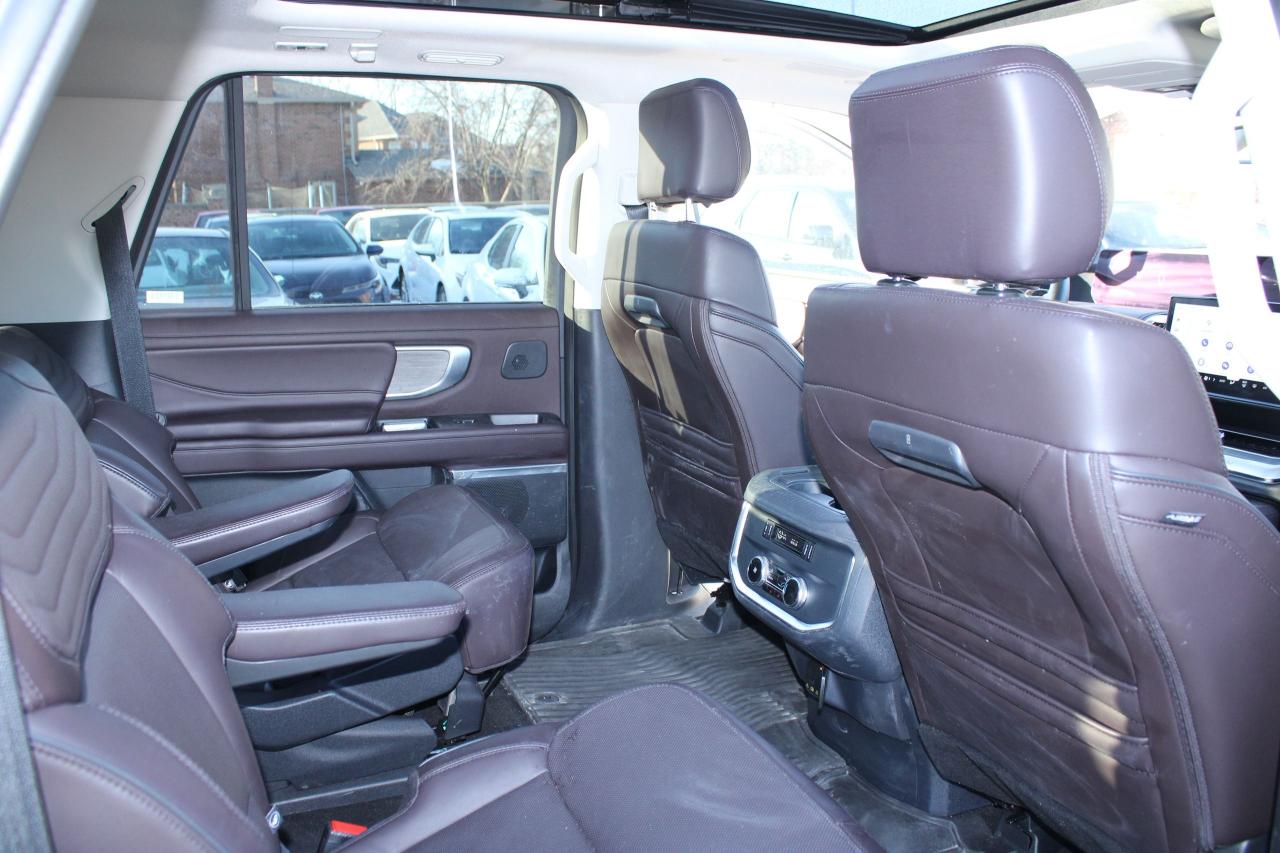 2025 Ford Expedition Platinum Max Photo