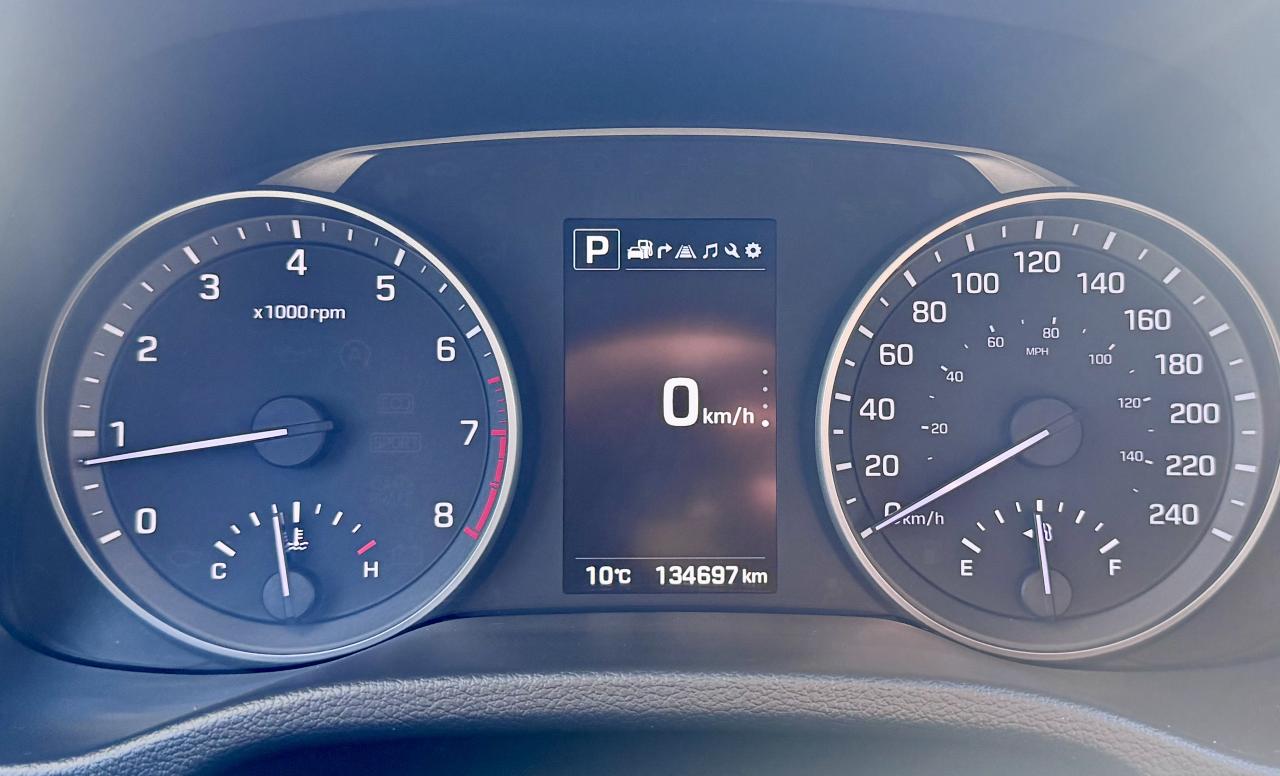 2017 Hyundai Elantra Limited SE FINANCING AVAILABLE Photo11