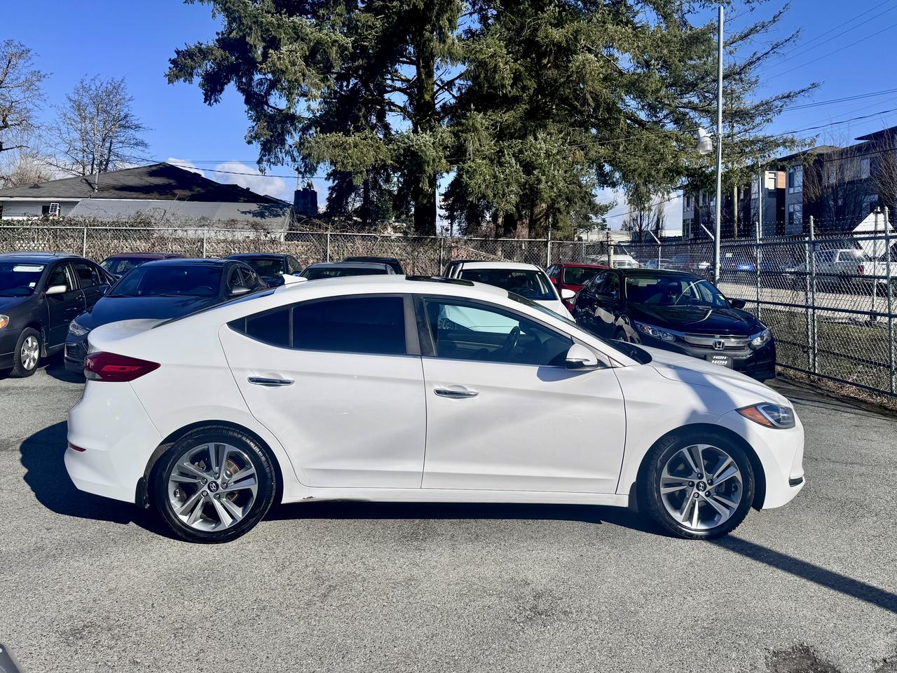 2017 Hyundai Elantra Limited SE FINANCING AVAILABLE Photo4