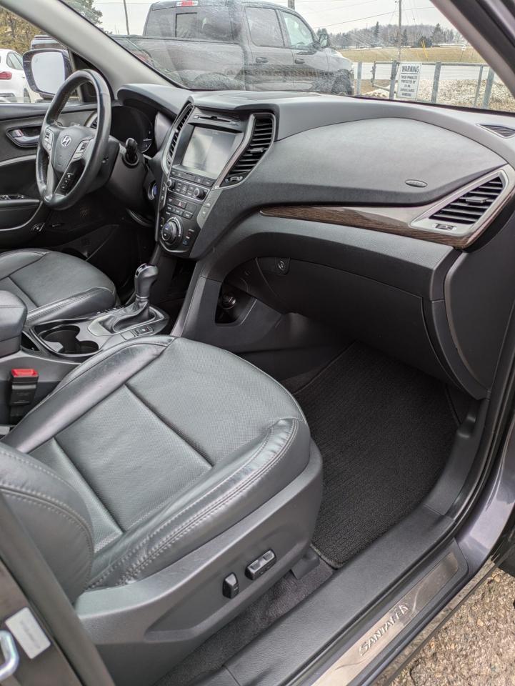 2017 Hyundai Santa Fe Sport AWD 4dr 2.0T Limited Photo