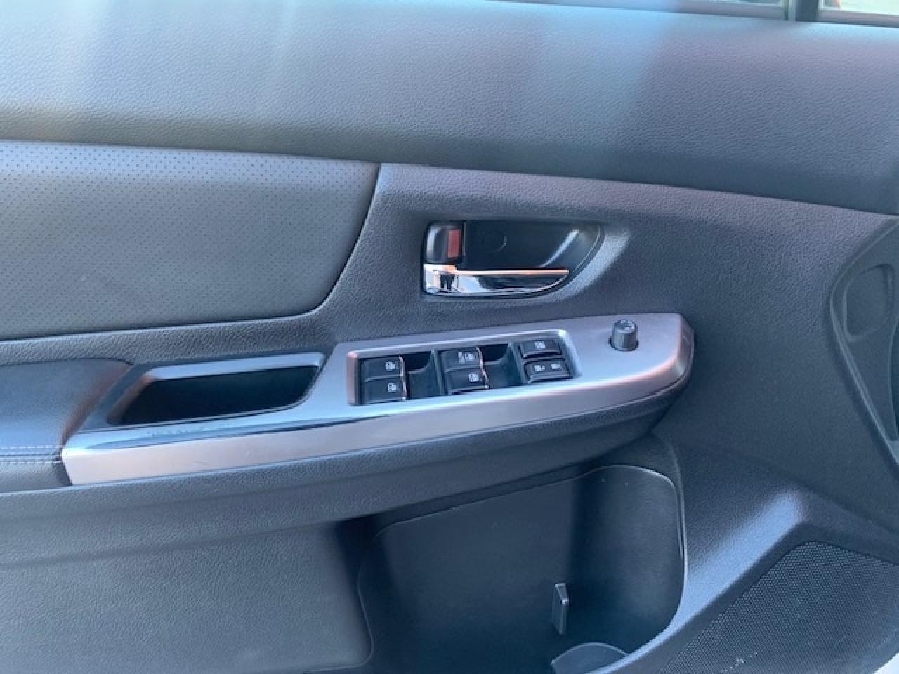 2015 Subaru XV Crosstrek 2.0i AWD LIMITED Photo