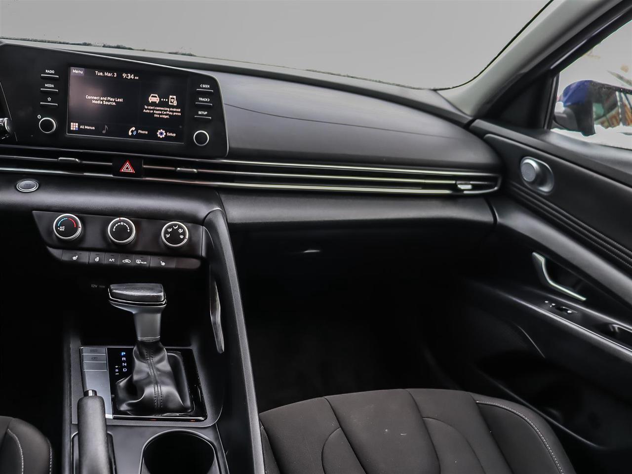 2023 Hyundai Elantra  Photo3