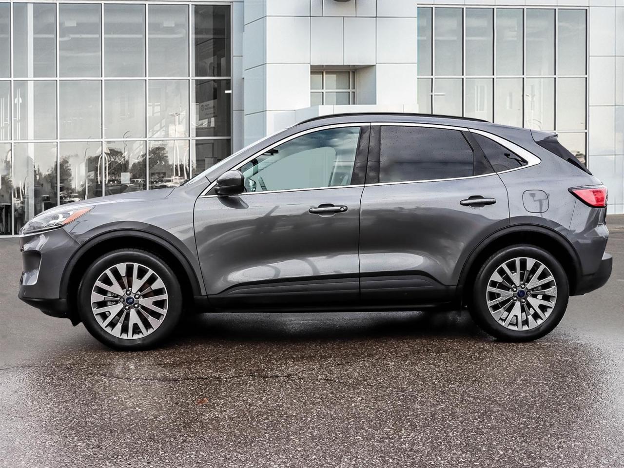 2022 Ford Escape Titanium Photo