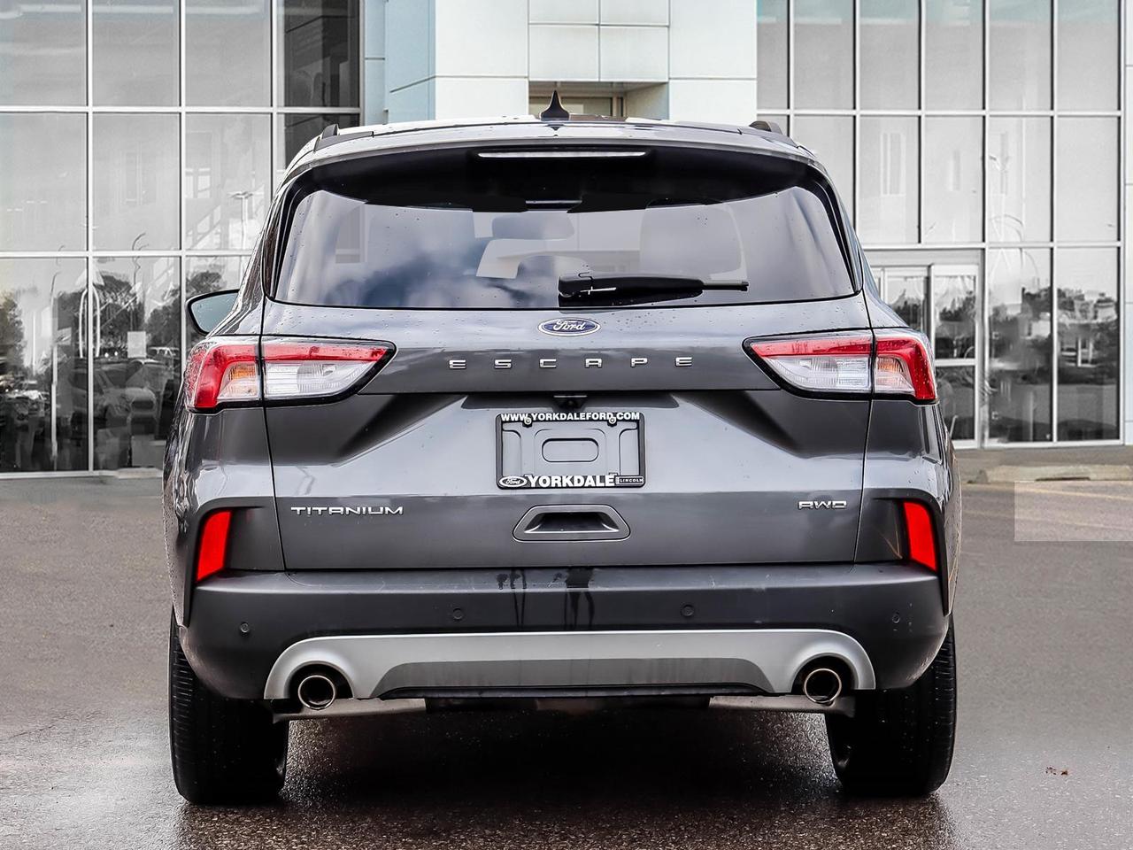 2022 Ford Escape Titanium Photo3