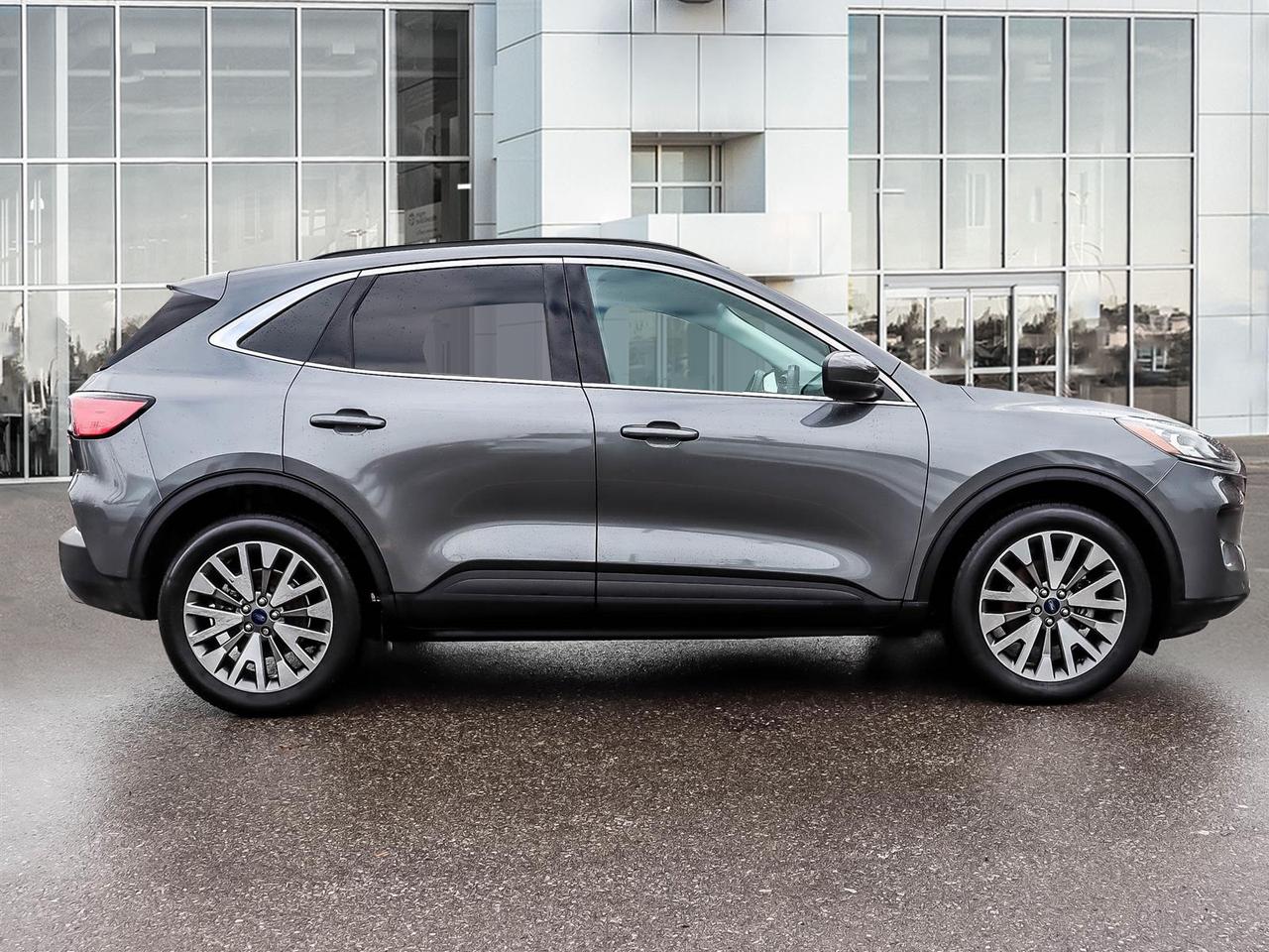 2022 Ford Escape Titanium Photo