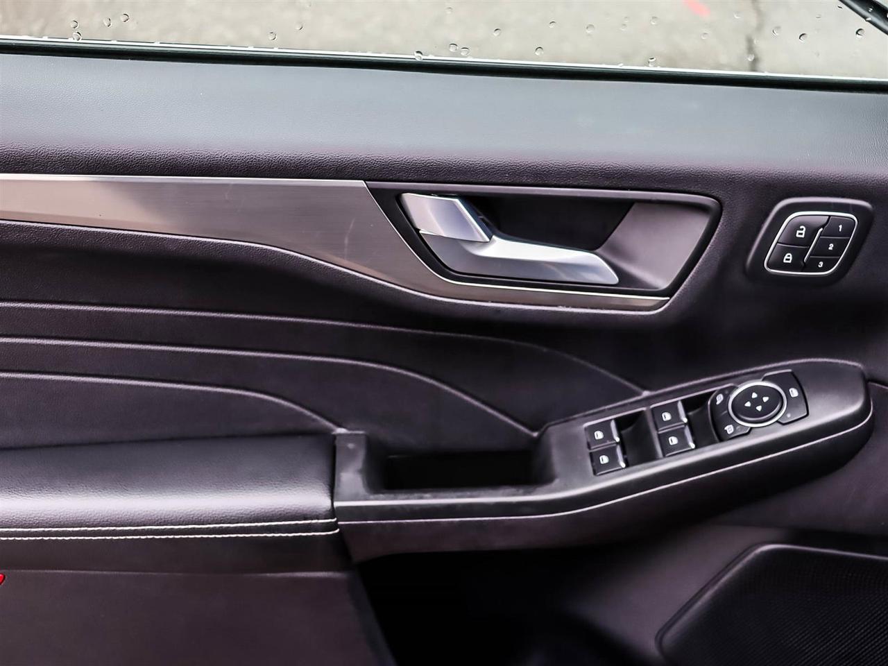 2022 Ford Escape Titanium Photo