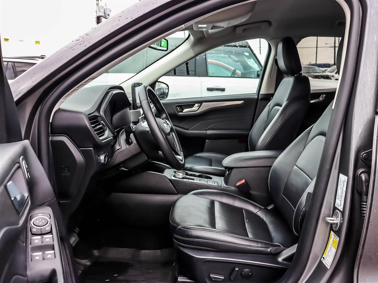 2022 Ford Escape Titanium Photo
