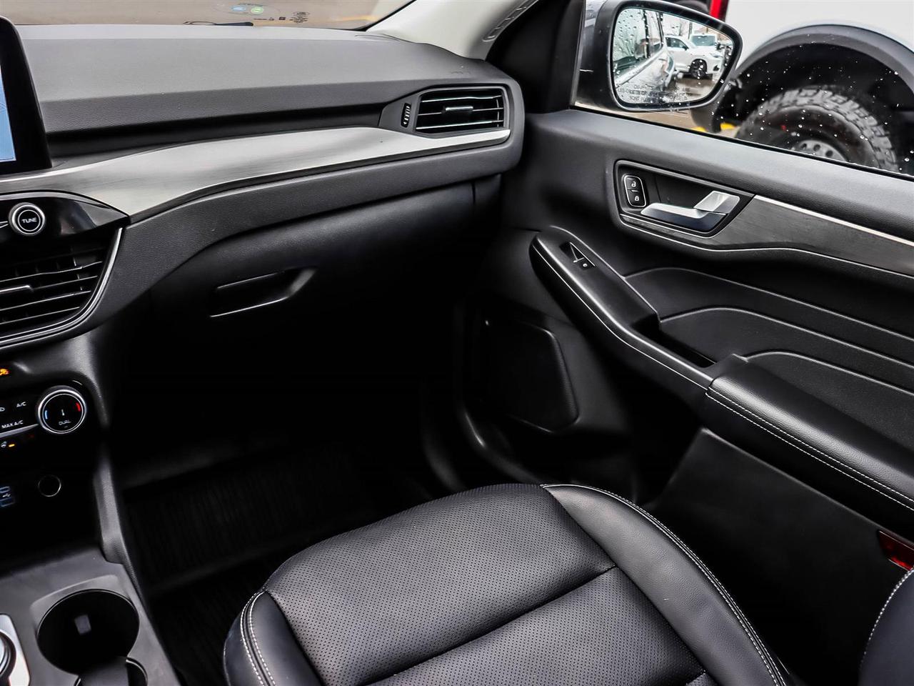 2022 Ford Escape Titanium Photo