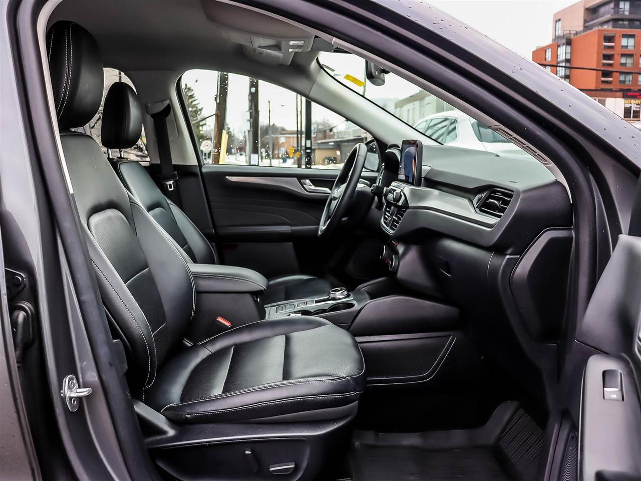 2022 Ford Escape Titanium Photo
